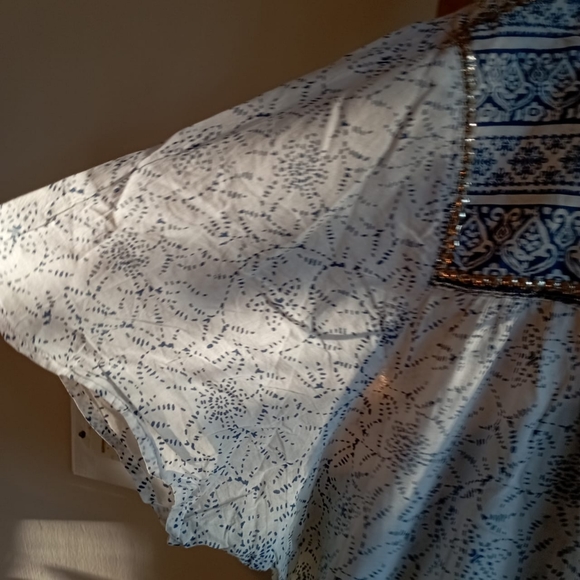 White and Blue Cotton Plus Top - Picture 4 of 15